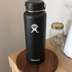 Hydroflask- black 40 oz standard mouth